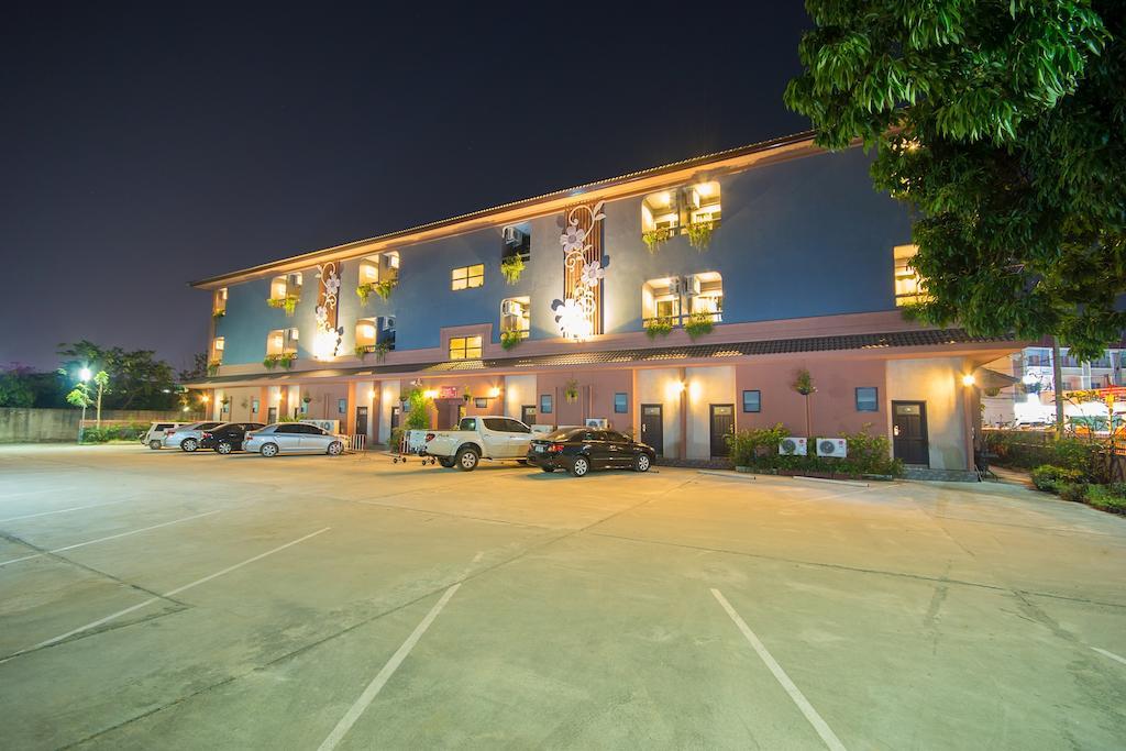 The Corner Hotel (Adults Only) Chiang Rai Exterior foto
